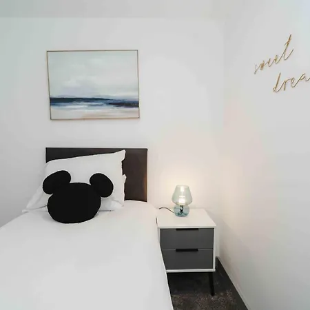 Stunning Luxury Stay By Vichy Kingston upon Hull Exterior photo